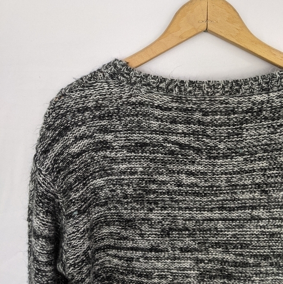 JJ Basics Crew neck Sweater - Picture 7 of 7